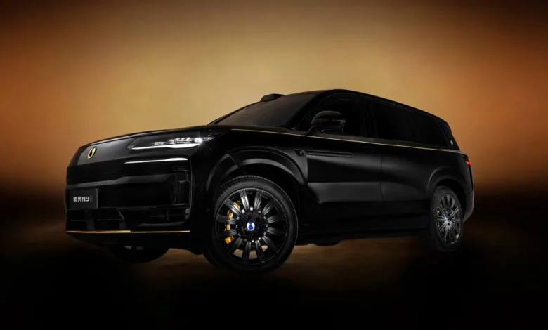 BYD Denza N9 отримав версію Dark Gold із шильдиком із чистого золота