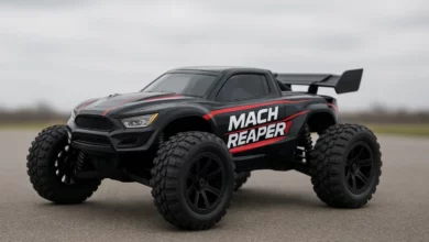 Mach Reaper RC автомобіль стоїть.