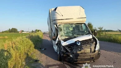 У Вараському районі зіткнулися вантажівка Renault і трактор Т-25: травмований водій трактора