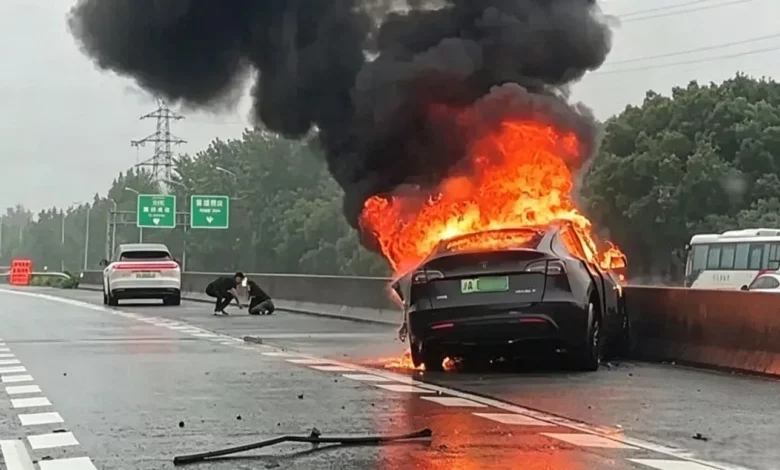 Tesla Model Y загорілася після ДТП в Китаї, водія врятував власник Li Auto