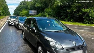 На вулиці Львівській сталася потрійна ДТП за участю KIA, Peugeot та Renault
