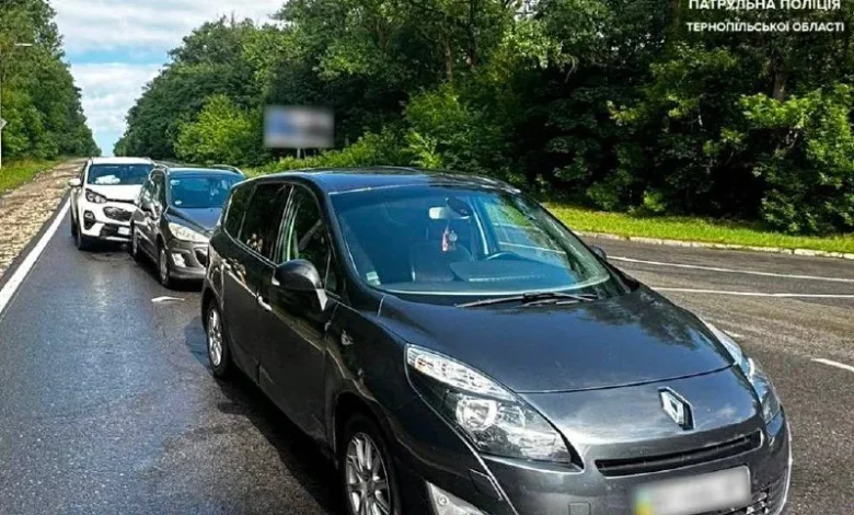 На вулиці Львівській сталася потрійна ДТП за участю KIA, Peugeot та Renault