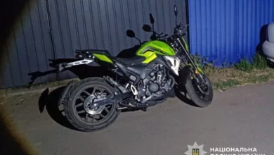 На Полтавщині мотоцикл наїхав на жінку з дитячою коляскою: травмовано трьох людей