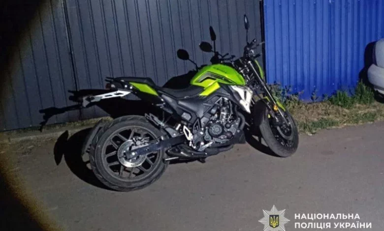 На Полтавщині мотоцикл наїхав на жінку з дитячою коляскою: травмовано трьох людей