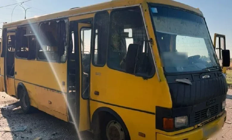 У Херсоні дрон атакував маршрутний автобус: є загиблі та поранені