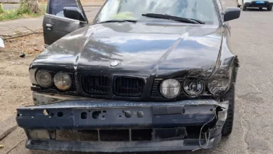 У Миколаєві BMW в’їхав у припарковану Kia Carens: травмована пасажирка