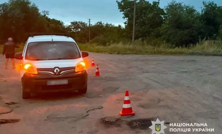 На Полтавщині електроскутер зіткнувся з Renault Kangoo: травмована пасажирка