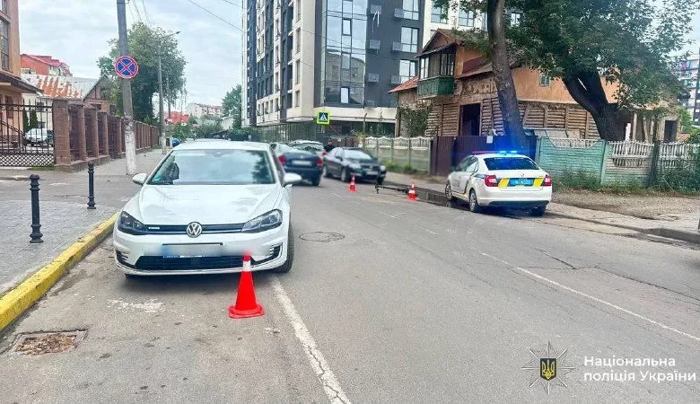 У Івано-Франківську в ДТП з авто та електросамокатом постраждав неповнолітній