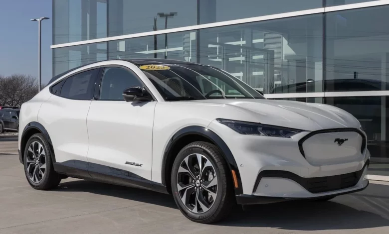 Ford відкликає понад 122 тис.