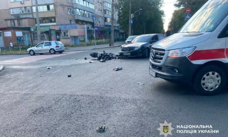 У Черкасах унаслідок зіткнення Opel Vectra та мотоцикла травмувався байкер