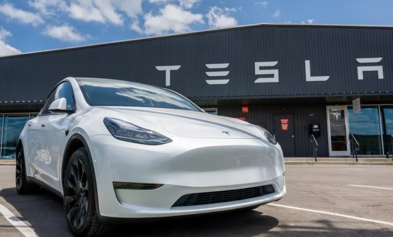 Tesla відкликає 20 тис.