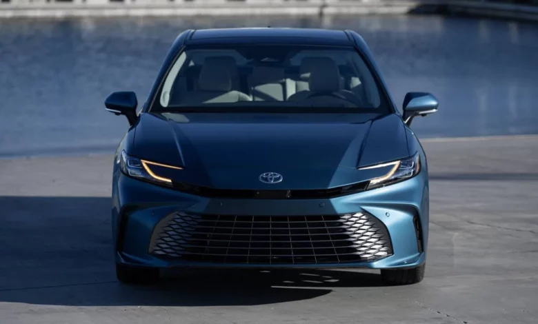 Toyota відкликає понад пів мільйона Camry через збій панелі приладів
