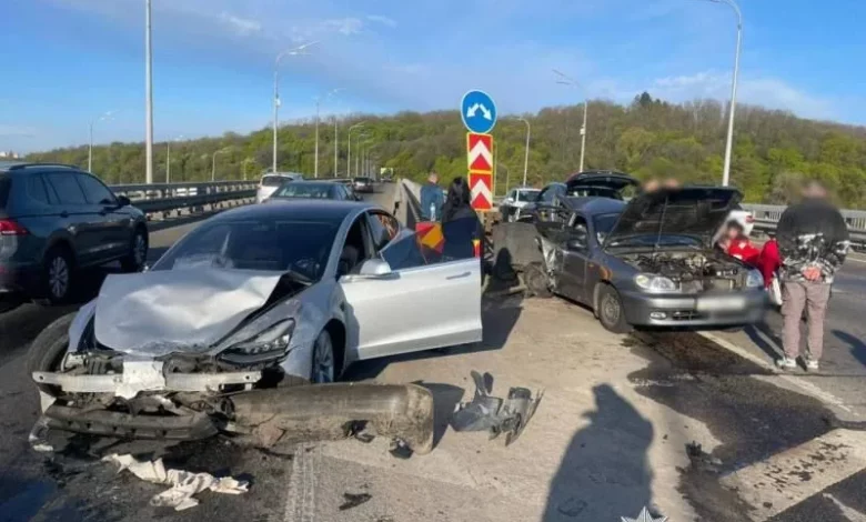 Завершено розслідування смертельної ДТП на Дарницькому мосту: водію Tesla загрожує до восьми років ув'язнення