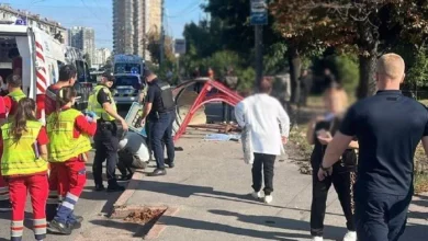 Смертельна ДТП у Солом’янському районі Києва: легковик врізався в маршрутку та зупинку