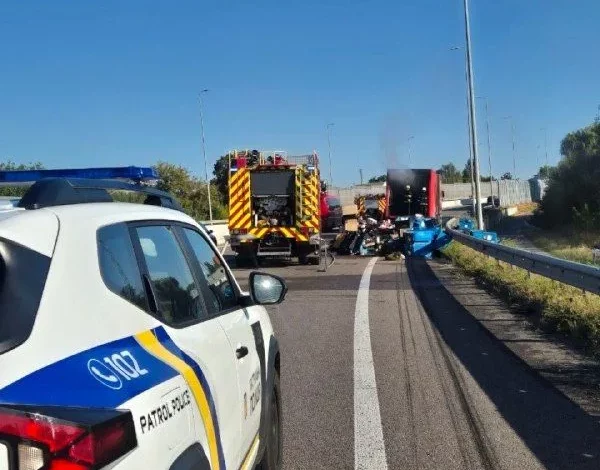 На трасі М-05 біля селища Гребінки загорілася вантажівка