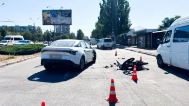 У Запоріжжі в ДТП травмувалася 16-річна мотоциклістка на Mustang