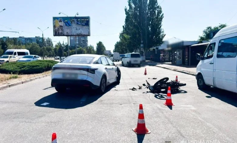 У Запоріжжі в ДТП травмувалася 16-річна мотоциклістка на Mustang