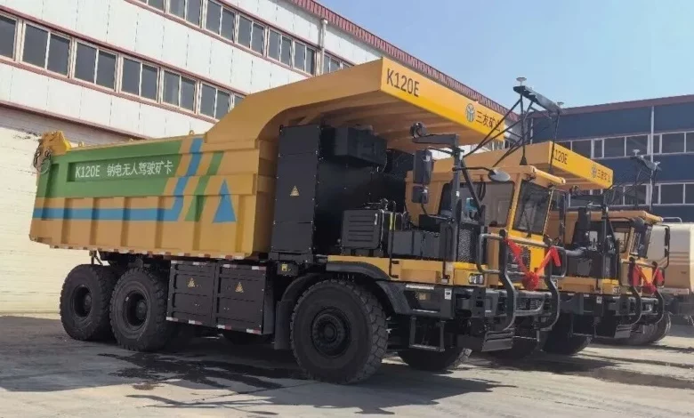 У Китаї представили першу у світі натрій-іонну вантажівку для кар’єрів