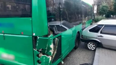 У Білій Церкві ВАЗ врізався в автобус і збив жінку на зупинці