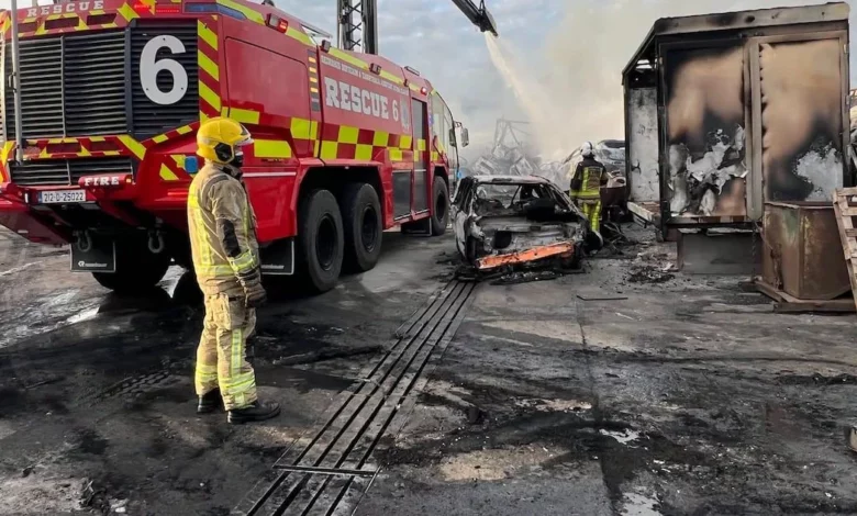 У Дубліні загасили масштабну пожежу на автозвалищі