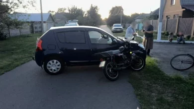 У Конотопському районі травмувався 16-річний мотоцикліст у зіткненні з Dacia Sandero