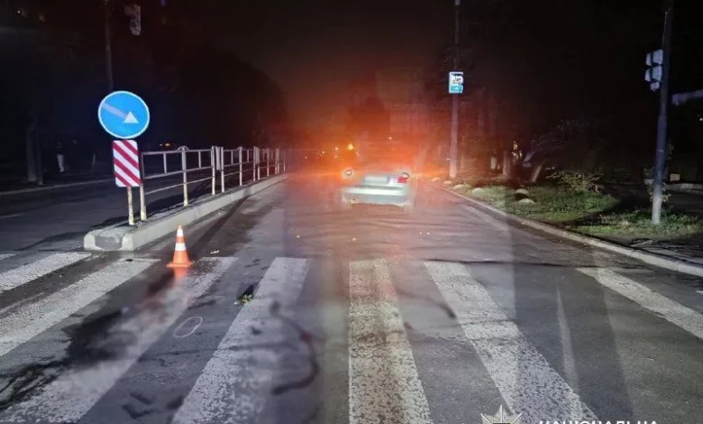 У Бердичеві водій Audi A4 збив двох пішоходів на переході
