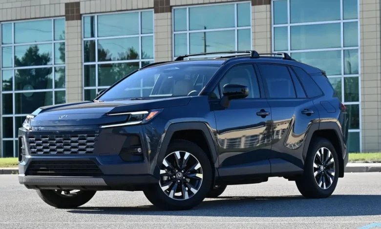 Огляд Toyota RAV4 Limited Hybrid 2026: гібридний кросовер з витратою 41 mpg