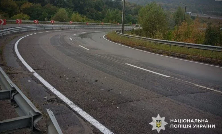 На з’їзді до траси Київ–Харків–Довжанський KIA врізалася у відбійник: постраждала пасажирка