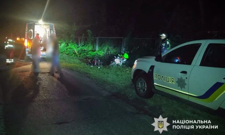 У Кременчуцькому районі мотоцикл Kawasaki врізався в паркан: травмовано двох підлітків