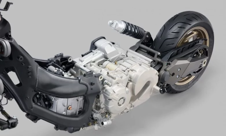 KYMCO підозрює копіювання технологій AK 550 у новому скутері QJ Motor Fort 600
