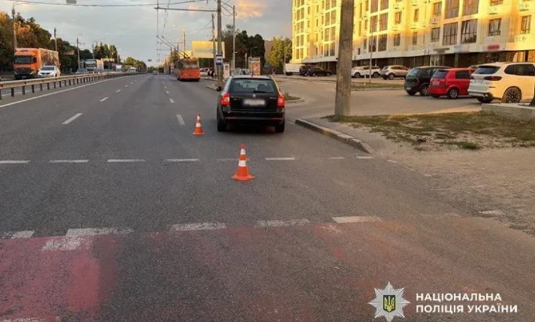 У Черкасах Skoda Octavia збила 10-річного хлопчика на самокаті