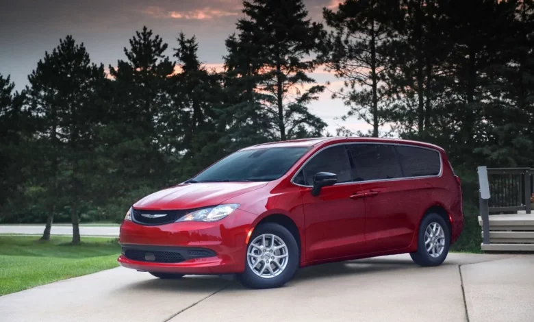 Мінівени Chrysler Pacifica та Voyager відкликають через можливу відмову ESP