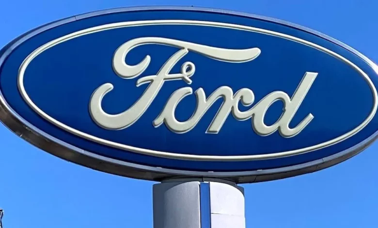 Ford відкликає майже 160 тис.