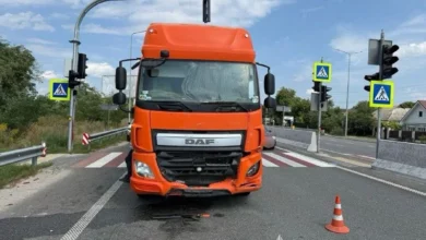 На трасі Київ — Чернігів вантажівка DAF виштовхнула Renault на пішохідний перехід: травмовано 16-річну дівчину