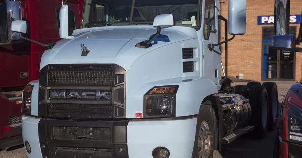 Mack і Volvo відкликають 1 242 тягачі в США через ризик збільшення гальмівного шляху