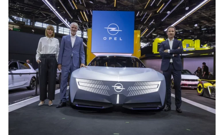 Opel показала STX Concept і формульний болід GSE 27FE на автосалоні в Парижі
