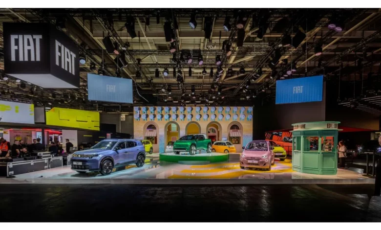 FIAT показала сучасну «італійську площу» та низку новинок у Парижі