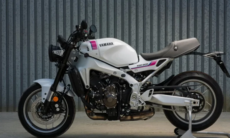 Yamaha оновила XSR900 новим кольором Neon White для 2027 року