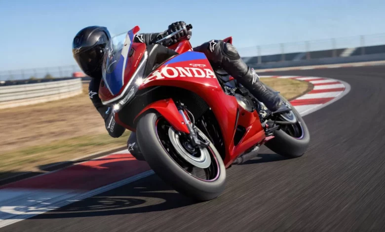 Honda представила новий CBR500R FOUR з рядною «четвіркою» 500 см³