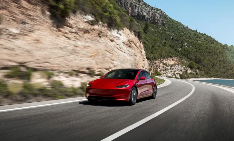 Tesla відкликає понад 131 тисячу Model 3 Premium через ризик травм при боковому ударі
