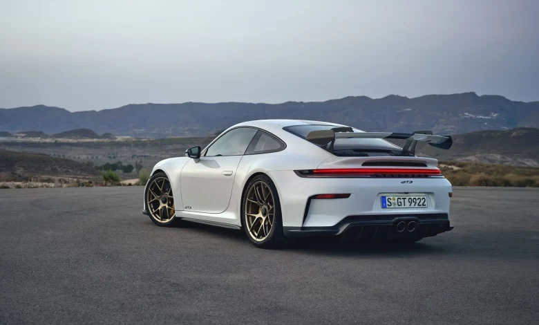 Porsche попереджає не їздити на частині 911 та 718 через ризик відриву колеса