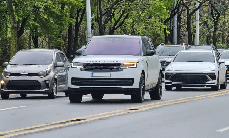 Land Rover відкликає майже 94 тисячі Range Rover через ризик відмови камери заднього виду
