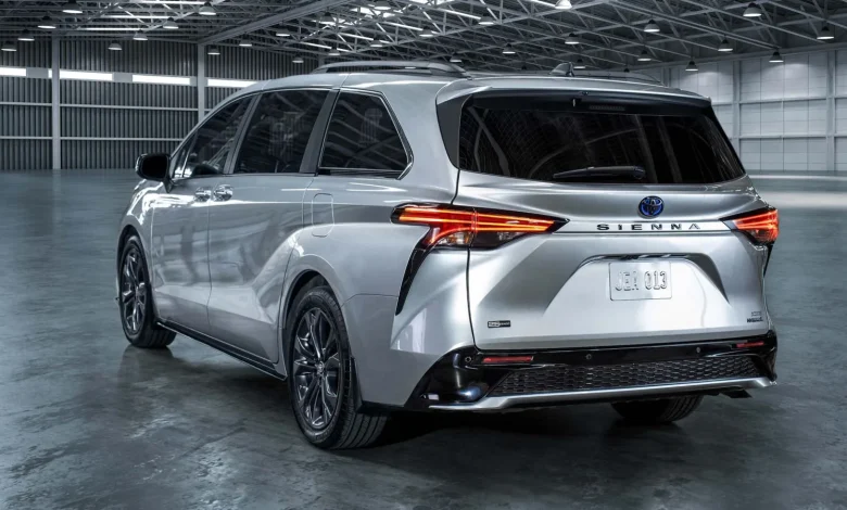 Toyota відкликає 228 тисяч мінівенів Sienna через ризик зміщення спинок сидінь