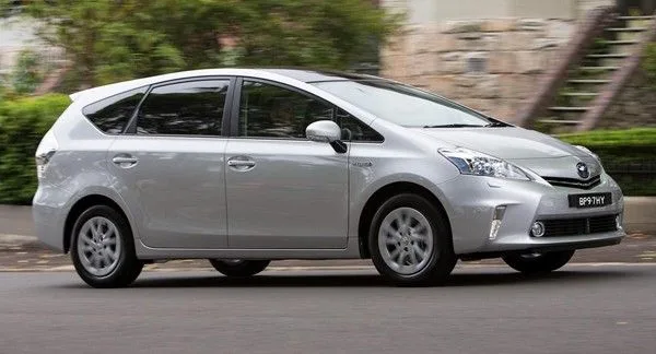 Як Eco-режим у Toyota Prius V допомагає економити пальне