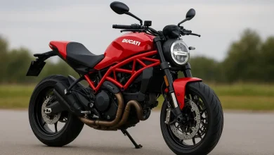 Ducati (RED) 800 motorcycle