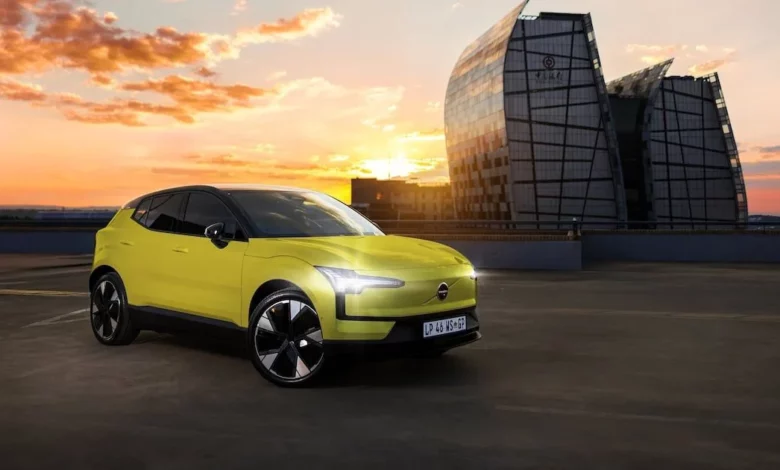 Volvo в ПАР почала заміну батарей у відкликаних електрокарах EX30